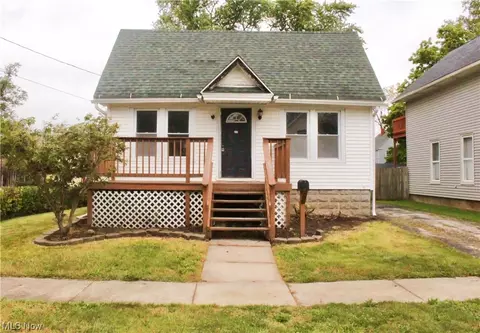 141 Spruce St, Elyria, OH 44035