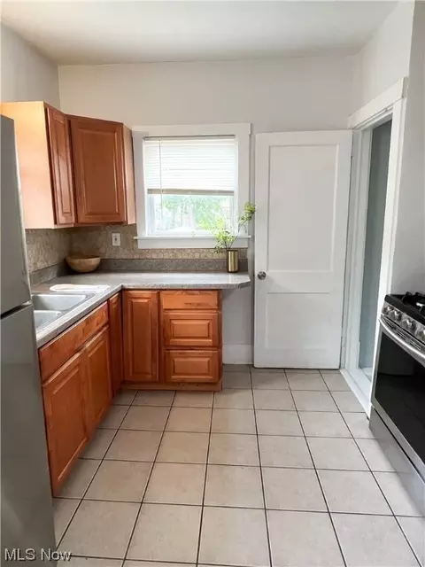 141 Spruce St, Elyria, OH 44035 photo 11
