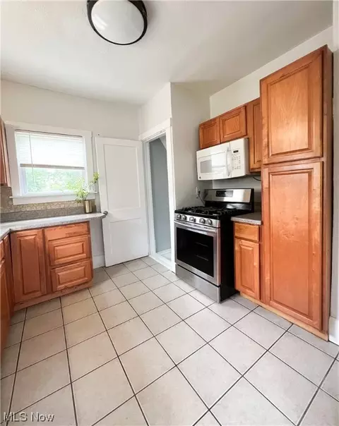141 Spruce St, Elyria, OH 44035 photo 10