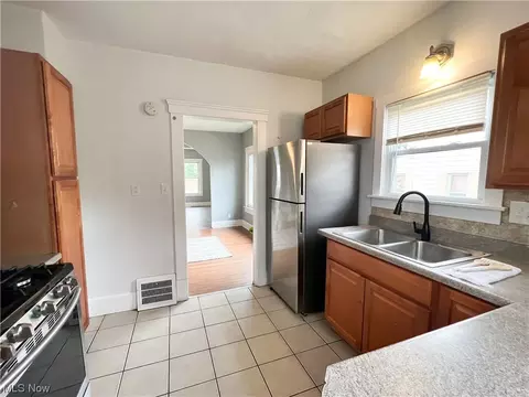 141 Spruce St, Elyria, OH 44035 photo 9