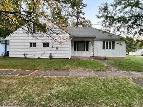 1037 Keystone Dr, Cleveland Heights, OH 44121