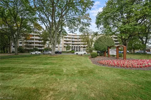 3400 Wooster Rd #205, Rocky River, OH 44116