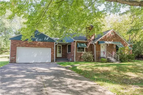 2085 Bigelow St, Akron, OH 44314