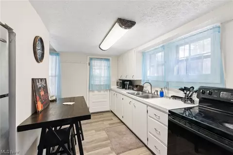 389 Cargo Ave, Akron, OH 44319 photo 10