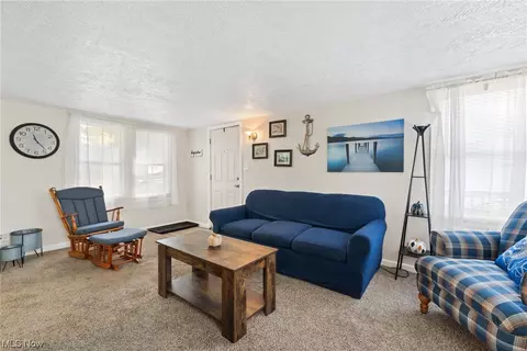 389 Cargo Ave, Akron, OH 44319 photo 8
