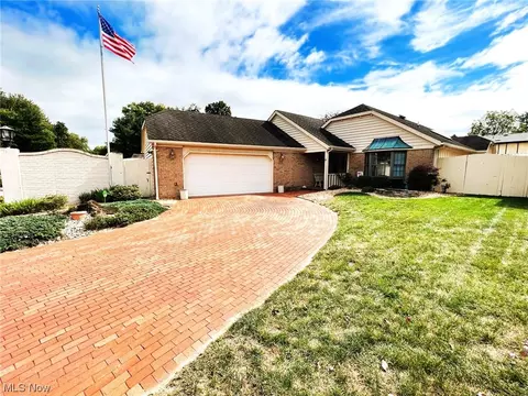 5 Chadwick Sq, Vienna, WV 26105