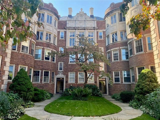 16300 Van Aken Blvd #305, Shaker Heights, OH 44120
