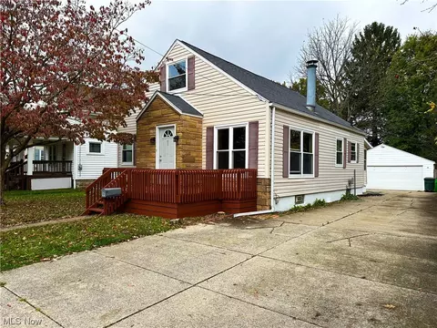 63 Waltz Dr, Barberton, OH 44203