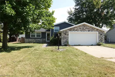 715 Bonneybrook Ln, Brunswick Hills, OH 44212