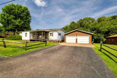 224 Bentley Ave, Newell, WV 26050