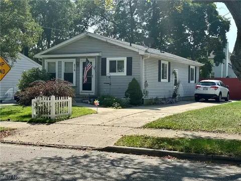 876 Jean Ave, Akron, OH 44310 photo 3