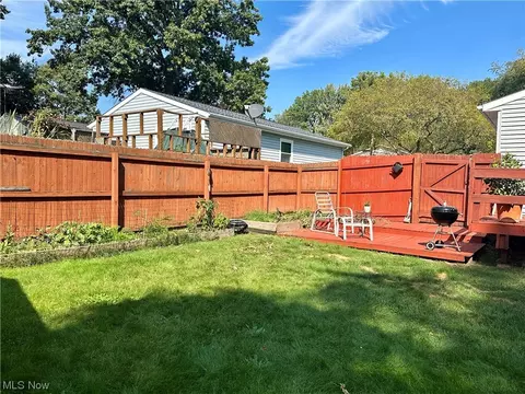 876 Jean Ave, Akron, OH 44310 photo 23