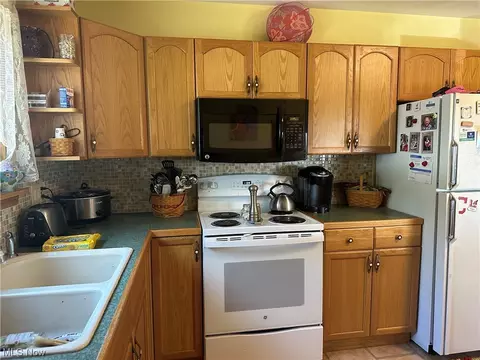876 Jean Ave, Akron, OH 44310 photo 10