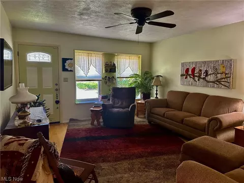 876 Jean Ave, Akron, OH 44310 photo 4