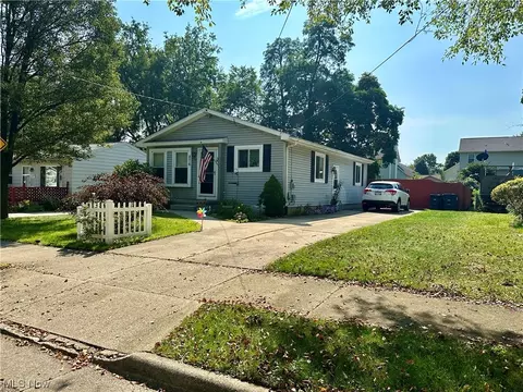 876 Jean Ave, Akron, OH 44310 photo 2