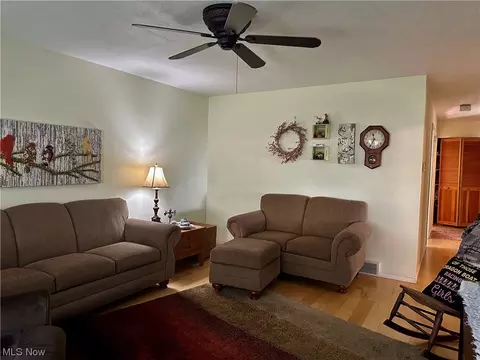 876 Jean Ave, Akron, OH 44310 photo 6