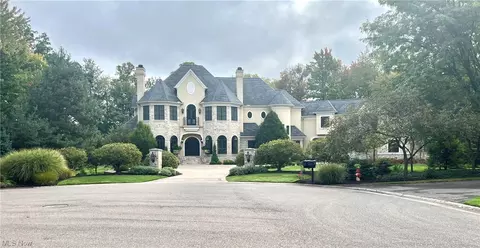 6460 Selkirk Cir NW, Canton, OH 44718