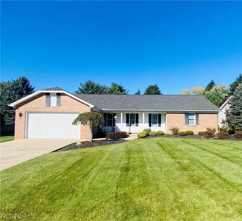 276 S Bayshore Dr, Columbiana, OH 44408