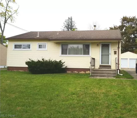 2906 Randolph St NW, Warren, OH 44485