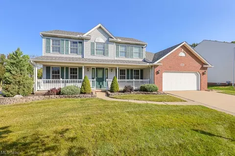 9400 Sapphire Ct, Parma, OH 44130