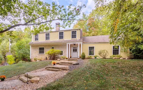 33880 Country View Ln, Solon, OH 44139