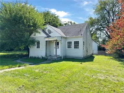 668 Cole Ave, Akron, OH 44306