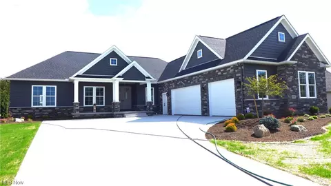 8805 Regency Dr NE, Massillon, OH 44646