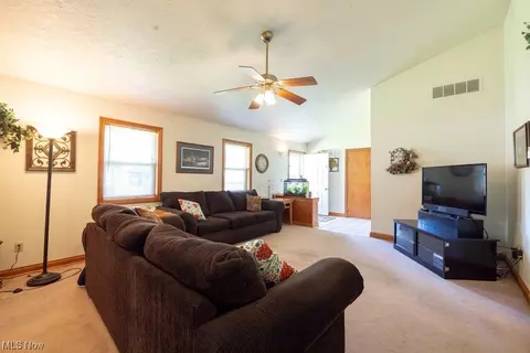 266 Baldwin Dr, Berea, OH 44017 photo 12
