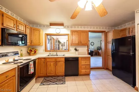 266 Baldwin Dr, Berea, OH 44017 photo 5