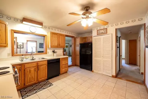 266 Baldwin Dr, Berea, OH 44017 photo 3