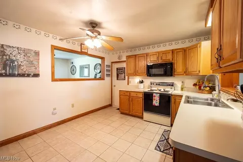 266 Baldwin Dr, Berea, OH 44017 photo 9