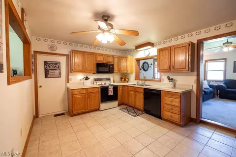 266 Baldwin Dr, Berea, OH 44017 photo 4