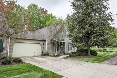 11460 Covington Ln #26, Twinsburg, OH 44087