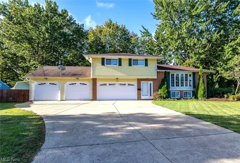 6452 Meldon Dr, Mentor, OH 44060