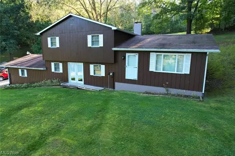 282 Magnolia Rd NW, Dellroy, OH 44620