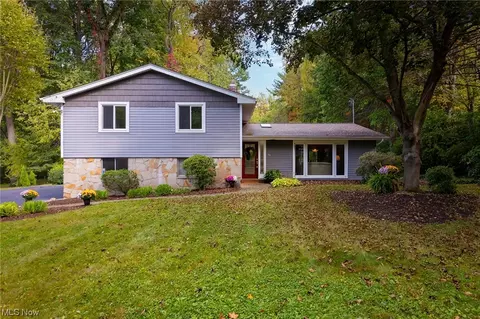 73 Sandy Hill Rd, Sagamore Hills, OH 44067