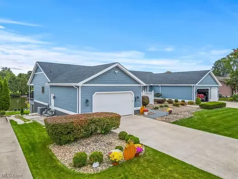 583 Shadydale Dr #2, Canfield, OH 44406