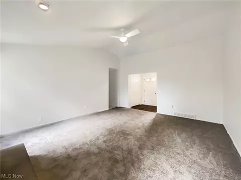 458 Auburn St, Elyria, OH 44035 photo 8