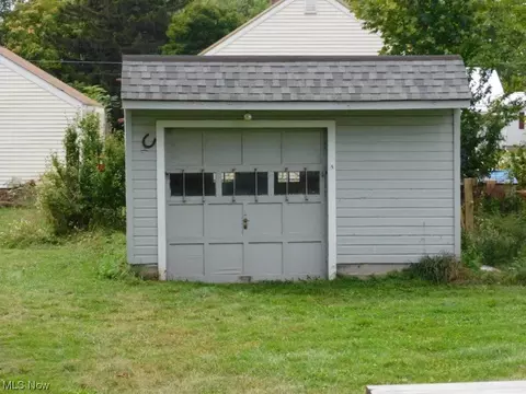 5033 Topper Ave, Ashtabula, OH 44004 photo 7