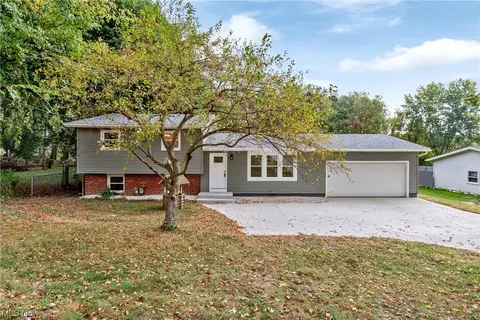 6252 Melody Rd NE, Canton, OH 44721