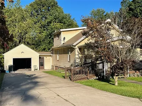 1239 Lodge Ave NE, Canton, OH 44730