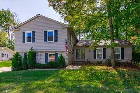 209 Parkview Dr, Aurora, OH 44202
