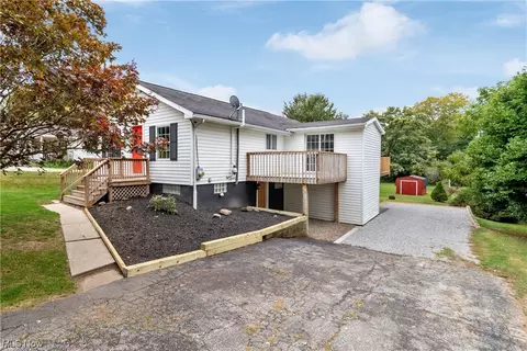 2058 Lee Dr, Akron, OH 44306