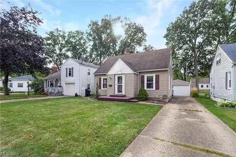 384 Olive St, Elyria, OH 44035 photo 1