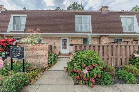 6476 State Rd #H8, Parma, OH 44134
