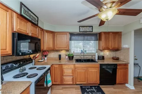 6476 State Rd #H8, Parma, OH 44134 photo 9