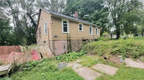 4783 Elyria Ave, Lorain, OH 44055 photo 3