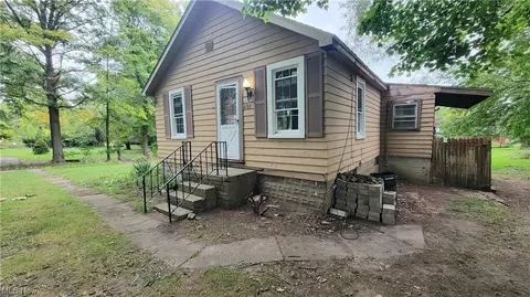 4783 Elyria Ave, Lorain, OH 44055 photo 5