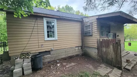 4783 Elyria Ave, Lorain, OH 44055 photo 6
