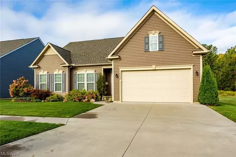 7452 Greenlawn Dr, North Ridgeville, OH 44039